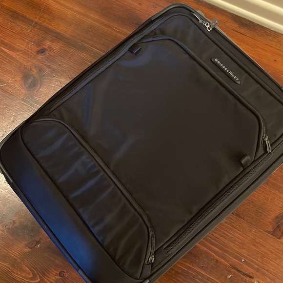 Briggs & Riley Carry-On 18-19” Expandable Spinner - nearly perfect condition - Picture 4 of 13